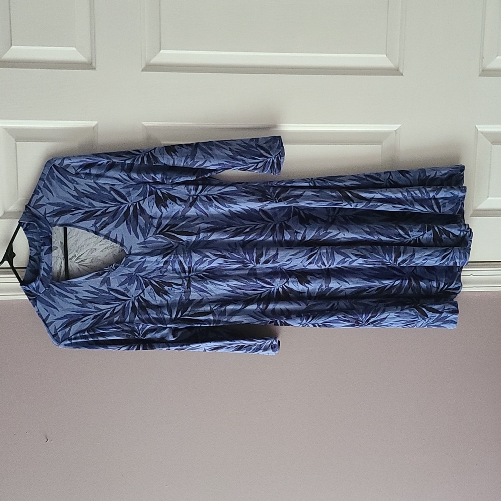 3/4 sleeve soft dress with choker detail